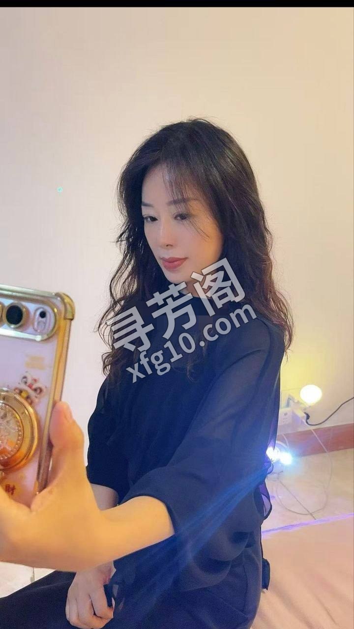 合肥的的极品熟女 服务内容 漫游，奶推，AB面，口曝，爱爱 朋友介绍的，说小姐姐刚从湖南过来 4