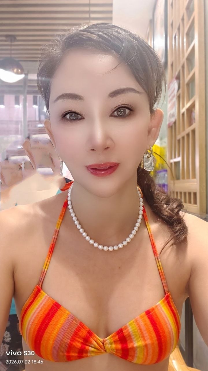 深圳罗湖的岚姐，熟女风情正浓，丰满的身段 3