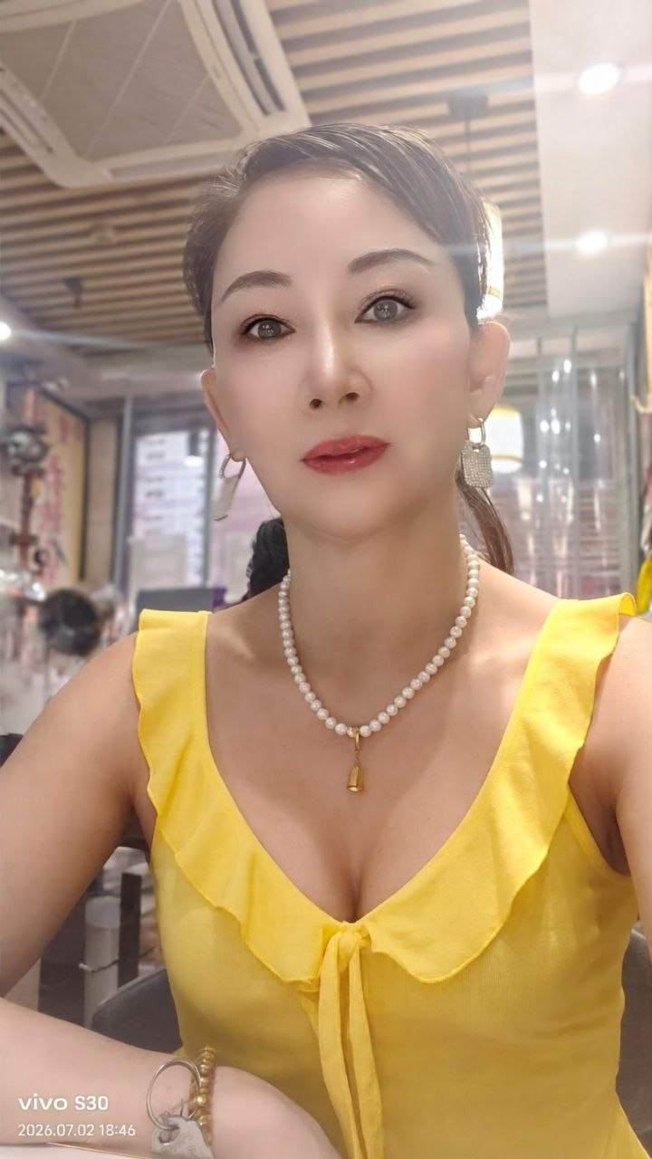 深圳罗湖的岚姐，熟女风情正浓，丰满的身段 4