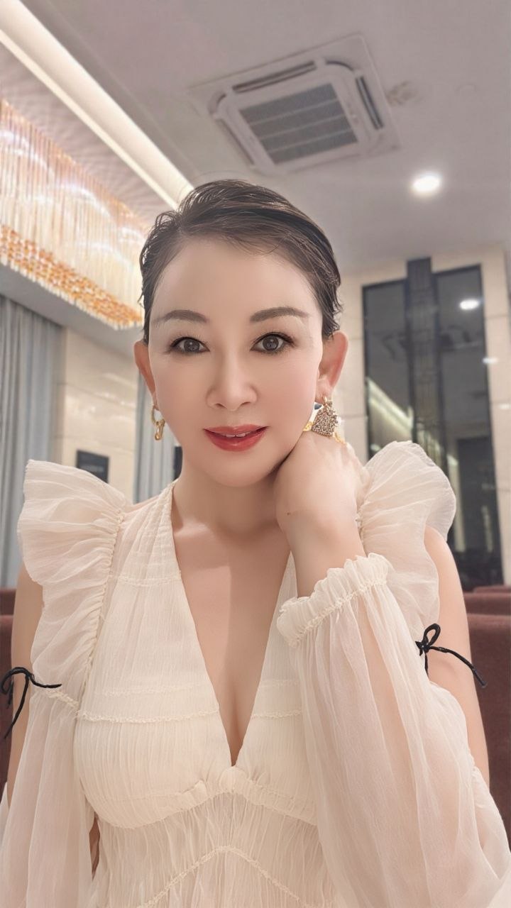 深圳罗湖的岚姐，熟女风情正浓，丰满的身段 5