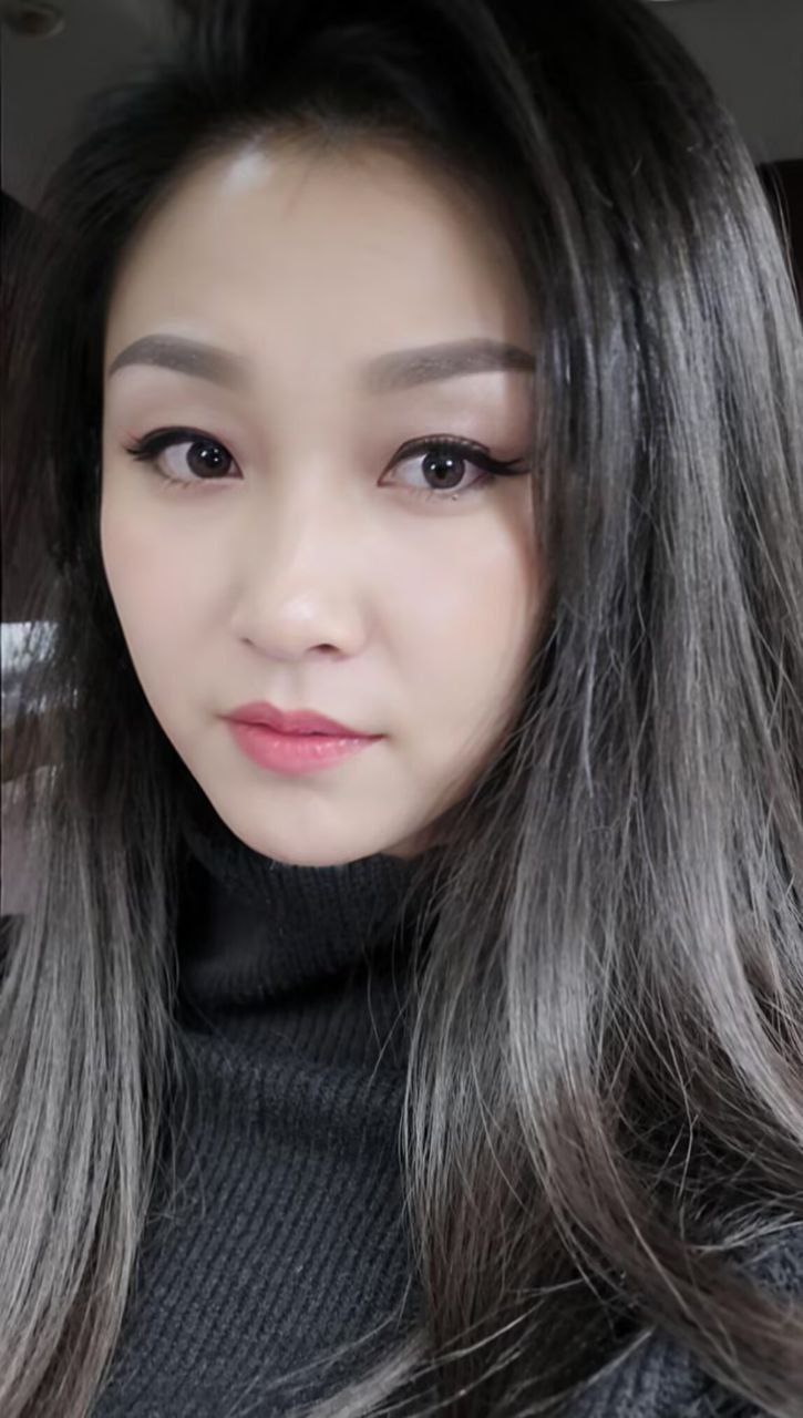 在包头街头，熟女毛毛正等着你。她身材丰腴 2