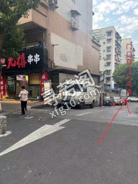 导航 串串旁边走几步路就到了，门口有个打乒乓的桌子就是 2