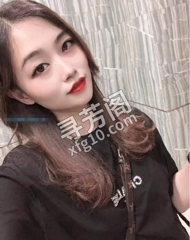 长腿美女莉莉 位置 几岁 25岁-30岁 颜值＝ 6分 费用明细 400 项目 鸳鸯浴，毒龙，波推，69 3