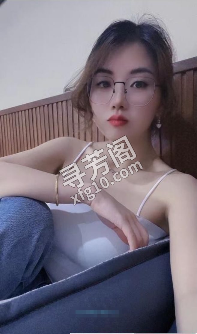 漂亮美少妇 位置 几岁 25岁-30岁 颜值＝ 6分 费用明细 500 项目 小姐姐特别注意卫生不毒龙，不舌吻 3