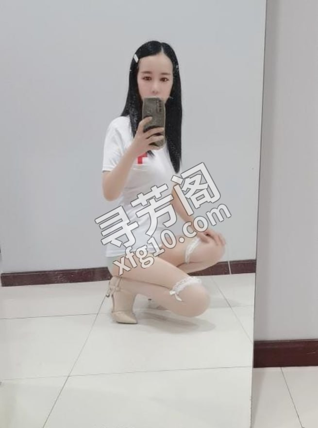 沌口骚妇丹丹 位置 几岁 25岁-30岁 颜值＝ 6分 费用明细 400 项目 鸳鸯浴，舔蛋蛋，情趣丝袜制服 2