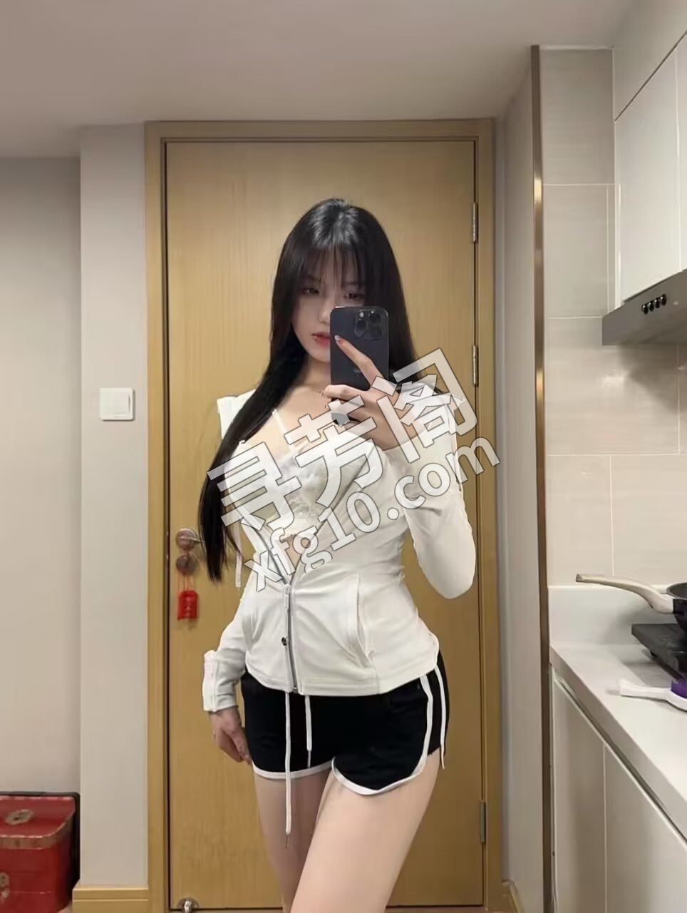 信息分类：楼凤兼职 位置：广东省- 信息来源：狼友推荐 几岁：22 颜值＝身材：9分 项目项目：调情，按摩 3
