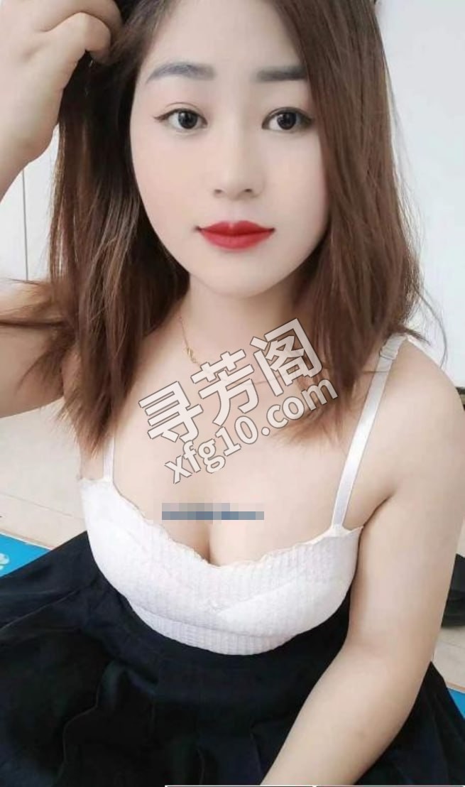 微胖丰满型 位置 几岁 25岁-30岁 颜值＝ 6分 费用明细 400 项目 鸳鸯浴 按摩 波推 制服丝袜 2