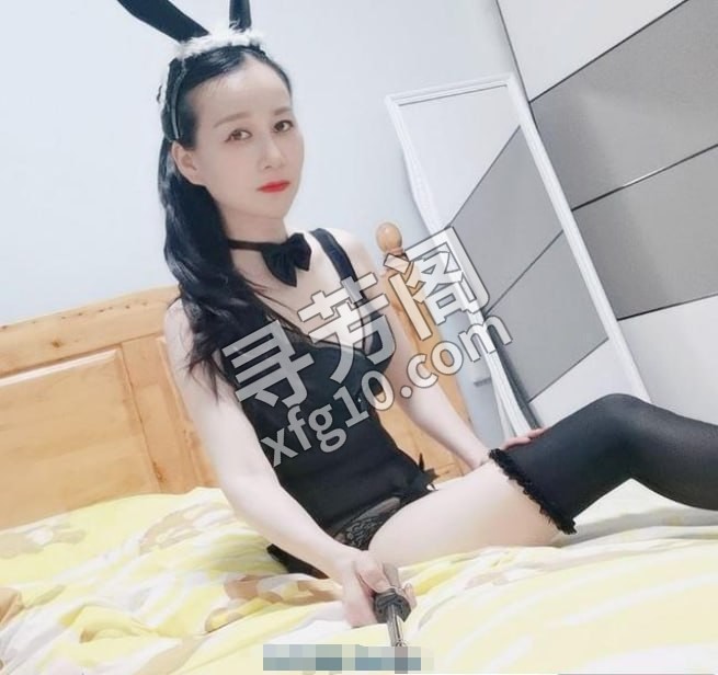 沌口骚妇丹丹 位置 几岁 25岁-30岁 颜值＝ 6分 费用明细 400 项目 鸳鸯浴，舔蛋蛋，情趣丝袜制服 4