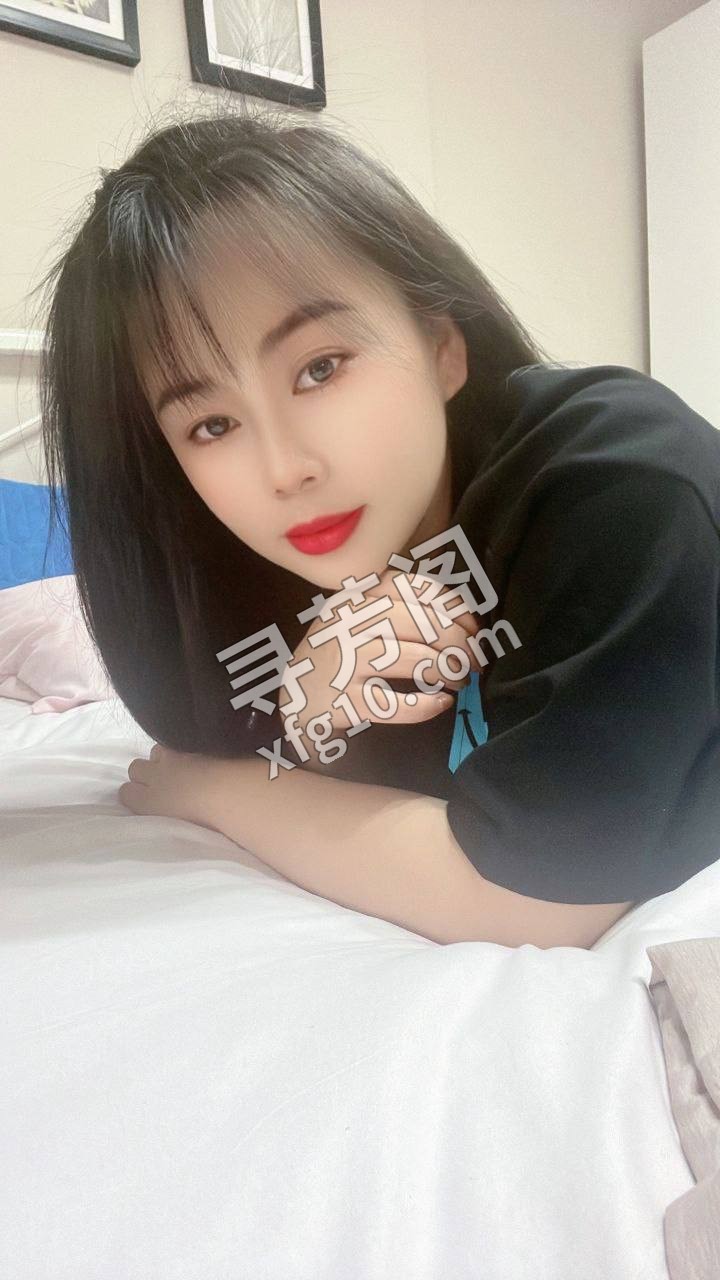 光谷妹胸大水多 地方 年龄 25岁-30岁 颜值： 6分 400 项目 陪浴，乳交，舔蛋蛋，口交，漫游，啪啪 2