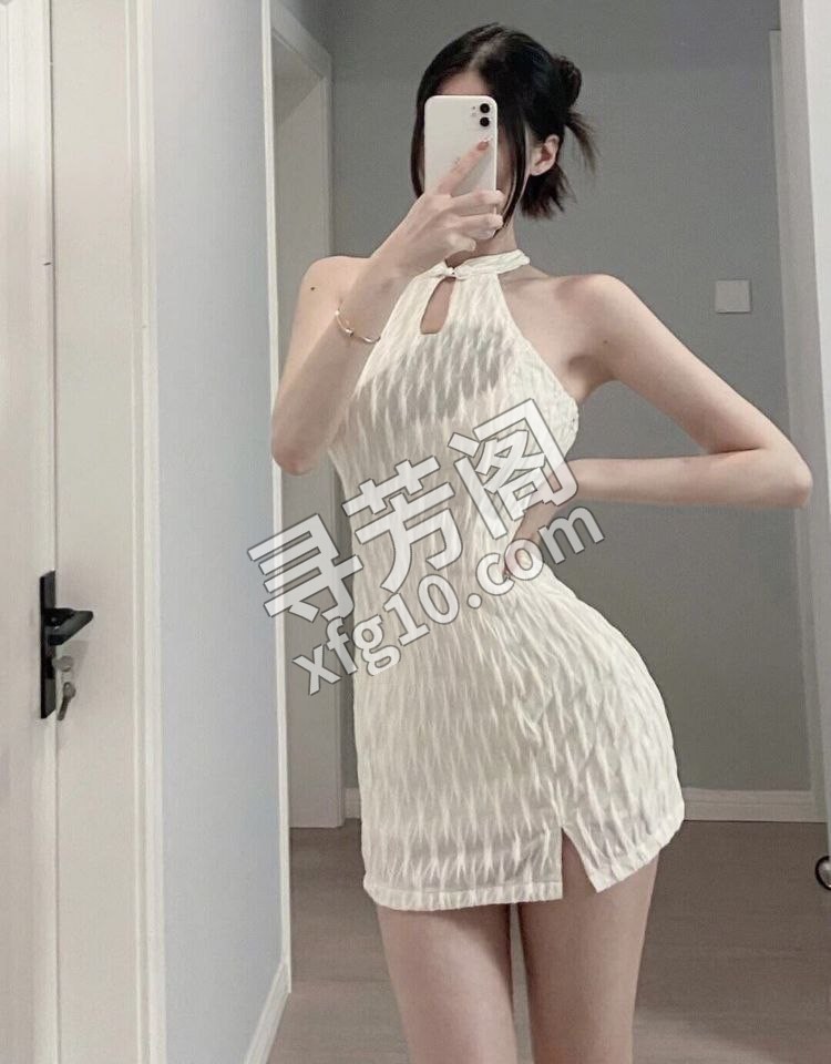 光谷妹胸大水多 地方 年龄 25岁-30岁 颜值： 6分 400 项目 陪浴，乳交，舔蛋蛋，口交，漫游，啪啪 6