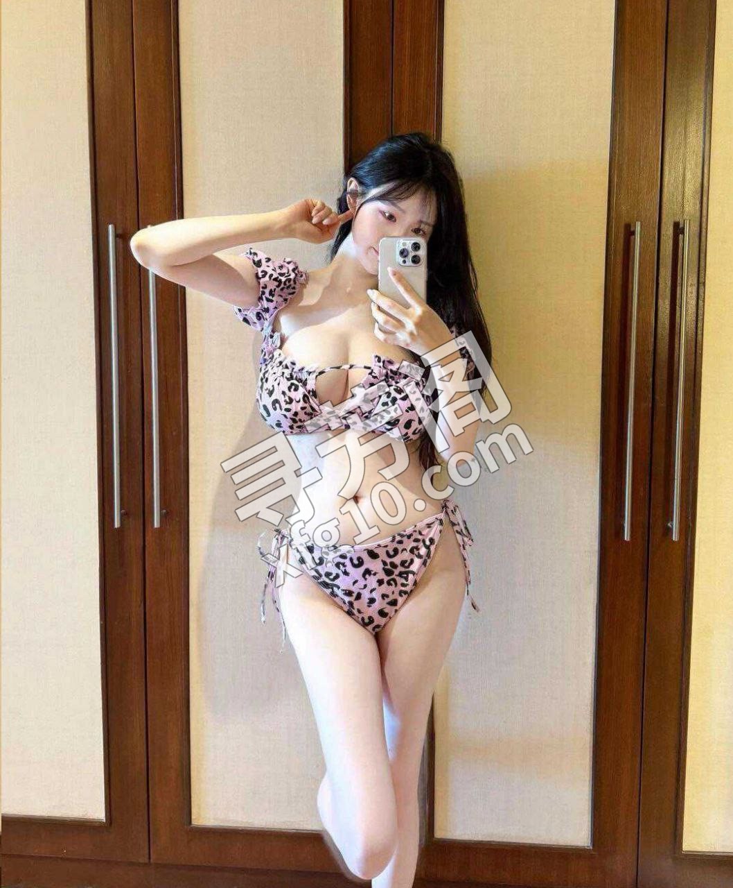 温柔风骚长腿小姐姐 评价 10分 地址 萧山 年龄 21 颜值 9分 价格 1000/90分钟 2