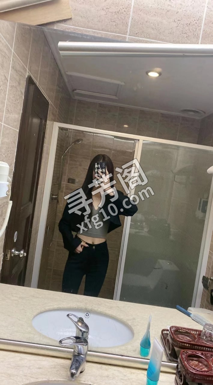 江岸塔子湖00后宝儿 地方 年龄 00后 颜值： 6分 600 项目 鸳鸯浴，69，爱爱，胸推，情趣诱惑，臀推 8