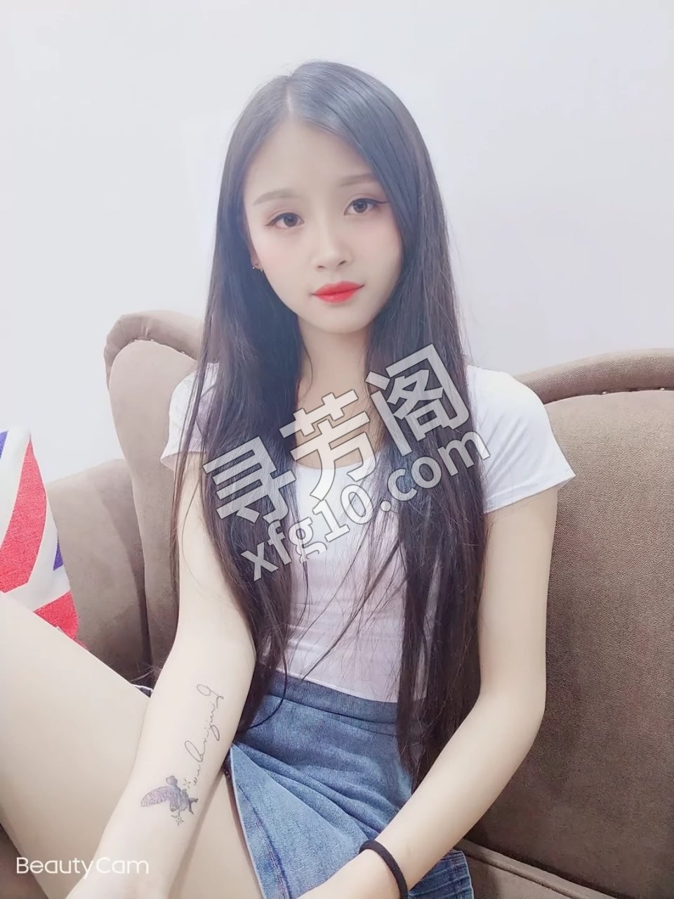 江岸塔子湖00后宝儿 地方 年龄 00后 颜值： 6分 600 项目 鸳鸯浴，69，爱爱，胸推，情趣诱惑，臀推 9