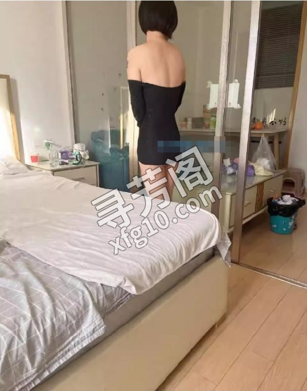 资深名凤露露 地方 年龄 30岁-40岁 颜值： 6分 700 项目 按摩 胸推 口交 漫游 毒龙 过水 2