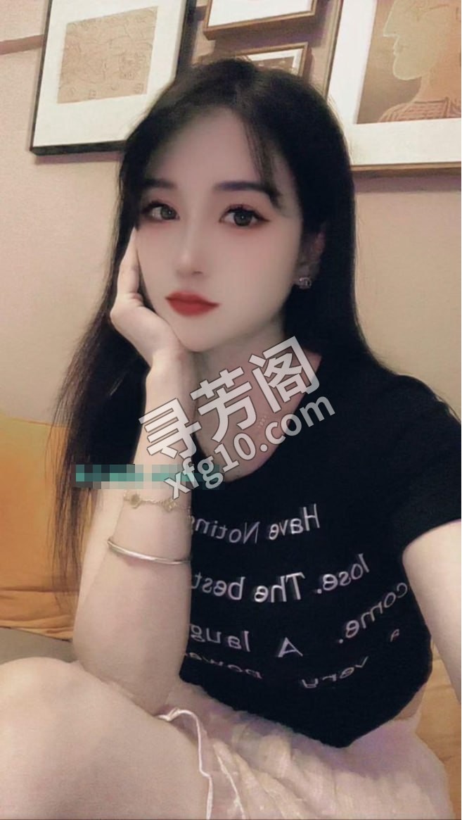 白皙性感小骚骚 地方 年龄 25岁-30岁 颜值： 8分 400 项目 胸推，臀推，毒龙，口爆，69互舔 3