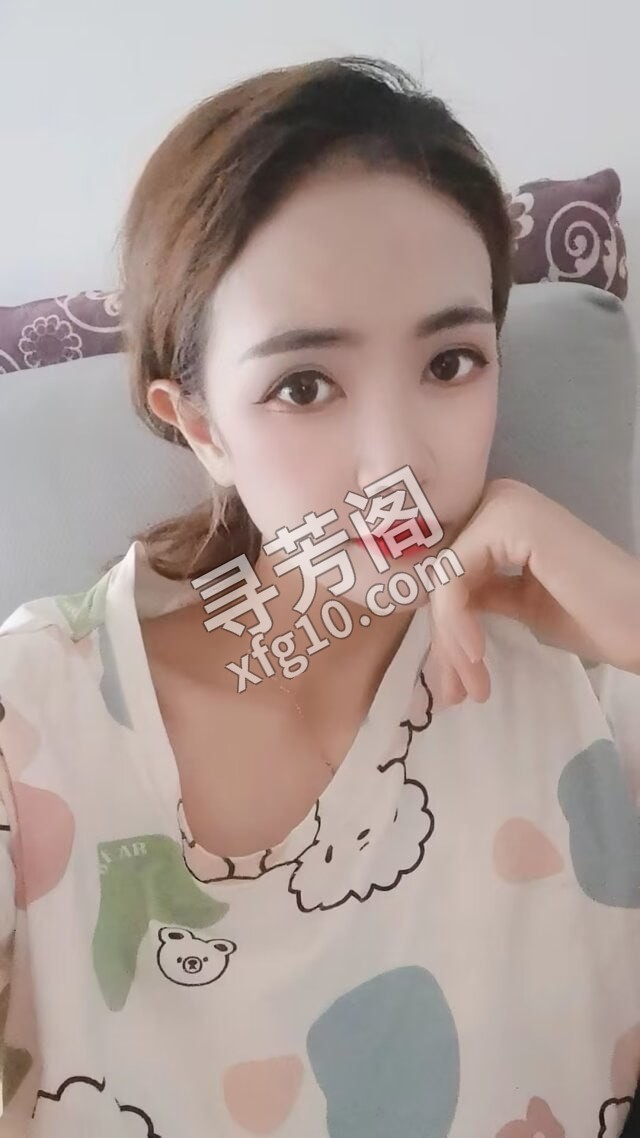 武昌小梨 地方 年龄 25岁-30岁 颜值： 6分 500 项目 鸳鸯浴，丝袜，胸推，漫游，做爱 7
