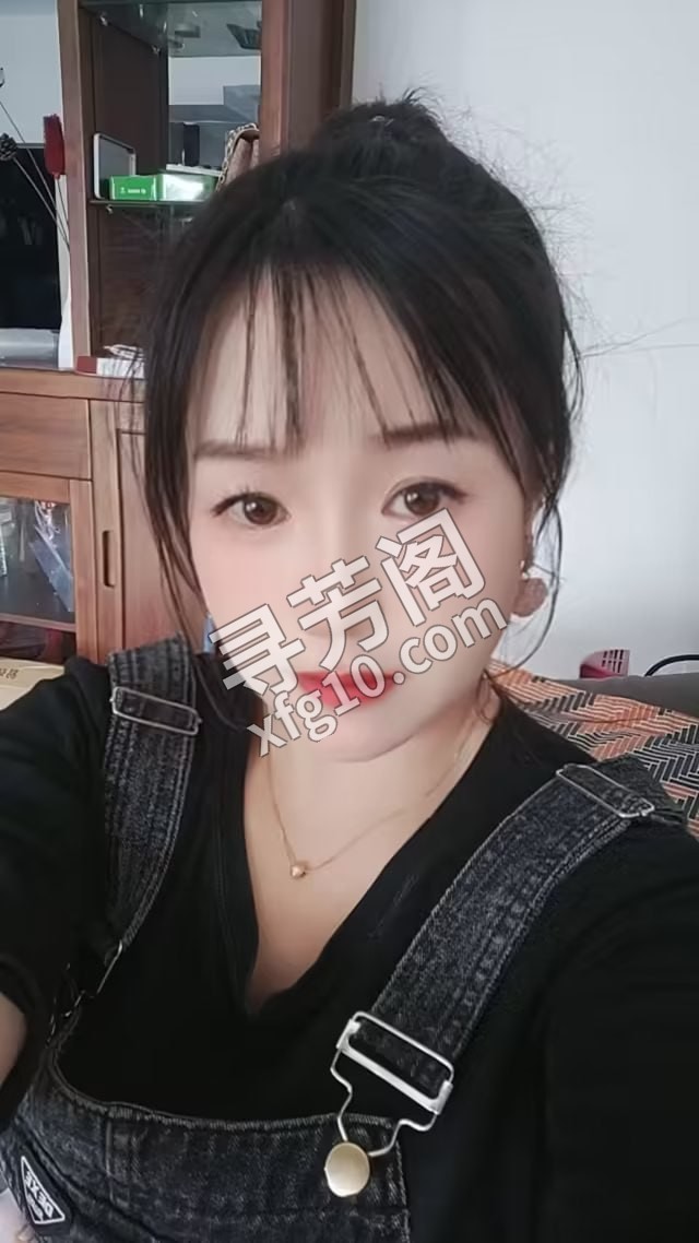 雨花小乖乖 地方 年龄 25岁-30岁 颜值： 6分 400 项目 艳舞 柔式 指滑 胸滑 鼻尖漫游 果冻漫游 3