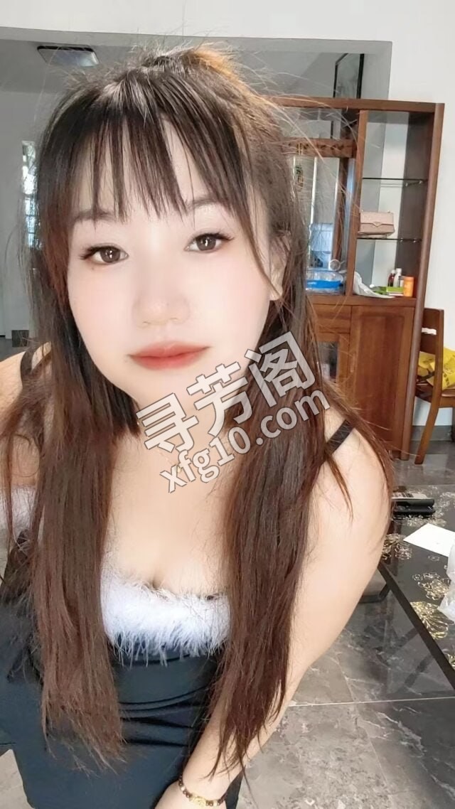 雨花小乖乖 地方 年龄 25岁-30岁 颜值： 6分 400 项目 艳舞 柔式 指滑 胸滑 鼻尖漫游 果冻漫游 5