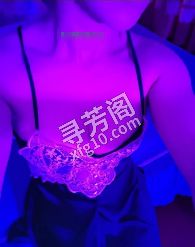 天花板SPA中项爽记 地方 年龄 30岁-40岁 颜值： 6分 400 项目 指划，胸推，过水，舌漫，臀推 2