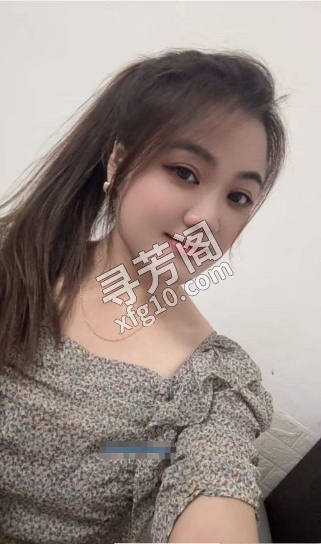 天心胸大西贝小姐姐 地方 年龄 25岁-30岁 颜值： 6分 500 项目 鸳鸯戏水调情，胸推，蛇吻，无套口吹 3