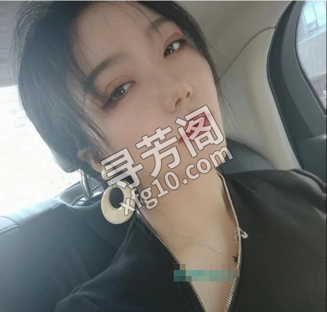 芙蓉气质御姐 地方 年龄 25岁-30岁 颜值： 6分 600 项目 陪雨，胸推，漫游，口活，啪啪，六九 2