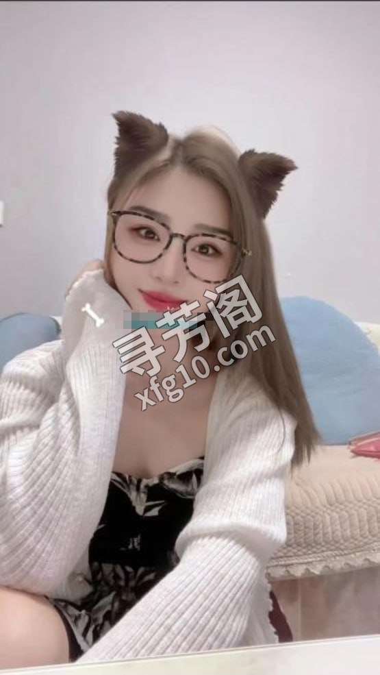 邻家小少妇 地方 年龄 25岁-30岁 颜值： 6分 400 项目 胸推，漫游，深喉口，制服丝袜，爱爱 2