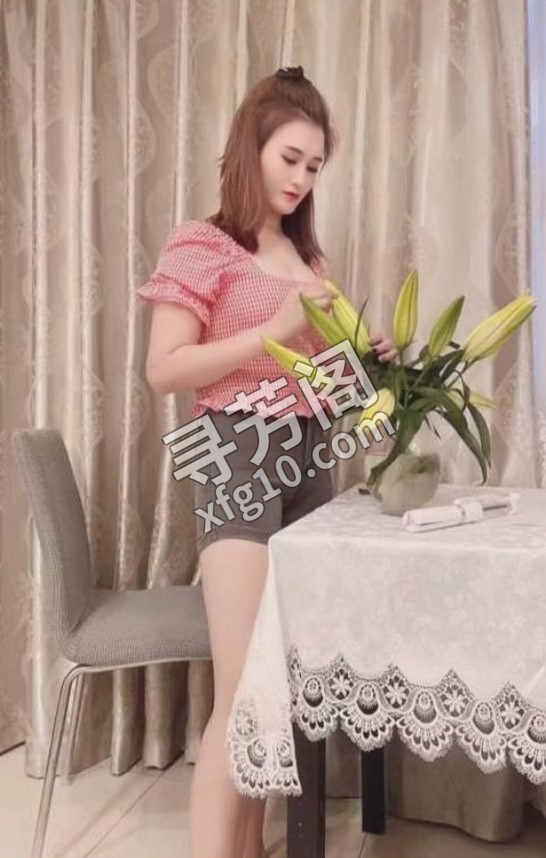 奶头很挺的小骚妇 地方 年龄 30岁-40岁 颜值： 6分 400 项目 洗吹做，胸推，臀推，舔蛋蛋，亲咪咪 2