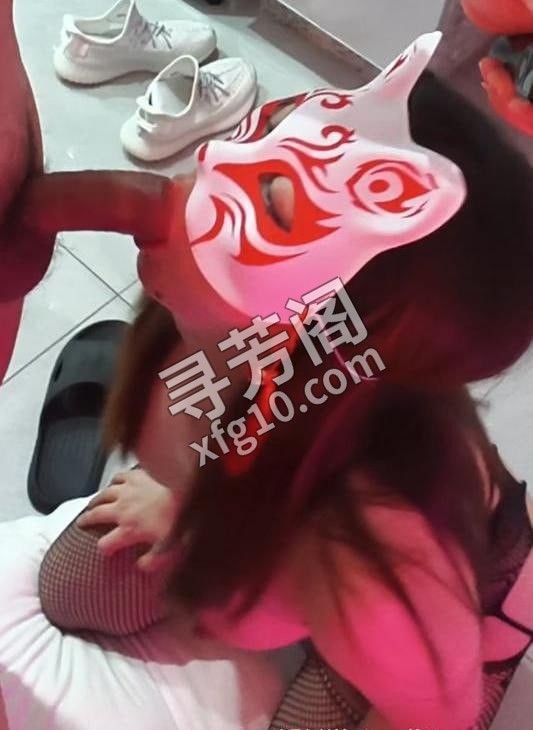 东门项目一绝 地方 年龄 25岁-30岁 颜值： 6分 500 项目 鸳鸯浴，漫游胸推，毒龙口爆，丝袜制服 2