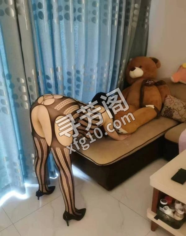 黑丝妩媚少妇 地方 年龄 30岁-40岁 颜值： 6分 450 项目 鸳鸯浴，69，波推，臀推 aabbc 2