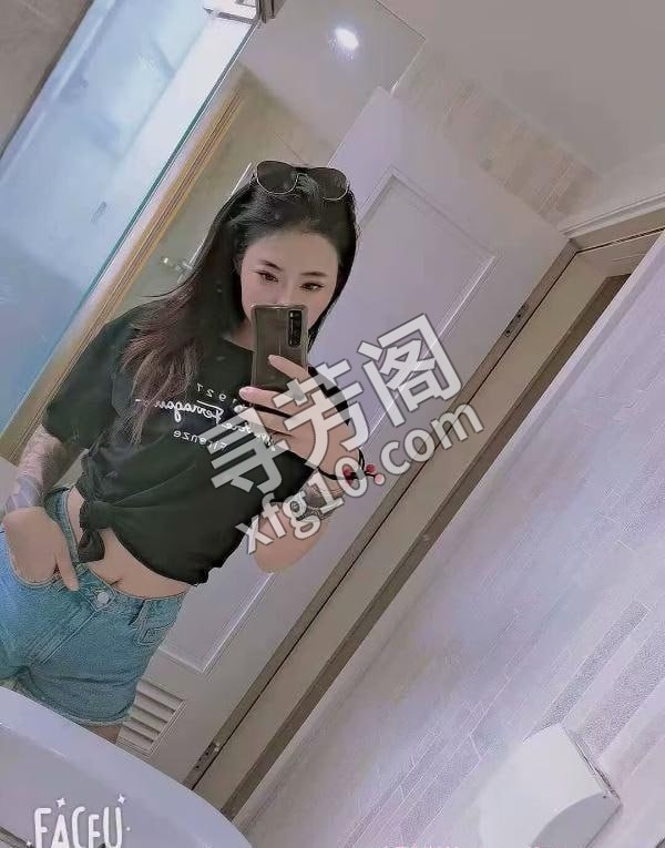 大胸美女金娜 地方 年龄 25岁-30岁 颜值： 6分 500 项目 38D项目陪浴胸推男友舔咪调情丝袜诱惑69 2