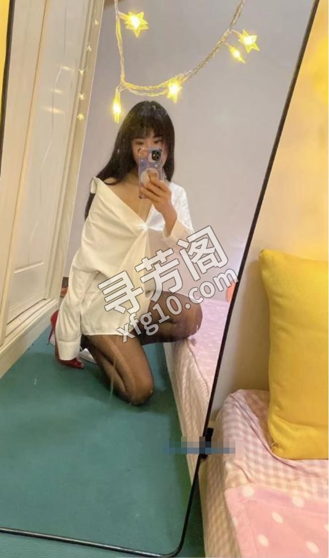 项目系小艺老师 地方 年龄 25岁-30岁 颜值： 6分 400 项目 陪浴 口活 毒龙 啪啪 角色 制服 2