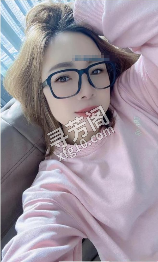 轻熟眼镜姐姐 地方 年龄 25岁-30岁 颜值： 6分 400 项目 鸳鸯浴，口，环游，刮痧，舌吻，毒龙，69 5