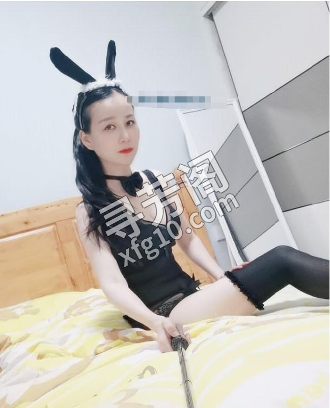 沌口骚妇丹丹 地区 年龄 25岁-30岁 颜值 6分 价格 400 服务 鸳鸯浴，胸推，臀推，丝袜制服，69 2