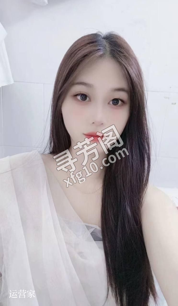 朝阳800 到了后遥控，上楼，看到颜值很满意，身材好，穿着超低胸呆带睡衣，一对大白兔露了一大半在外边了 3