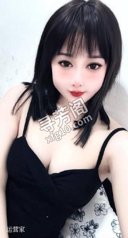 黄岛 600 达到课室，老师很开门热情迎接，很性感，酥胸半露，白白嫩嫩的，穿着性感包臀裙能看见性感肥臀呼之欲出 2