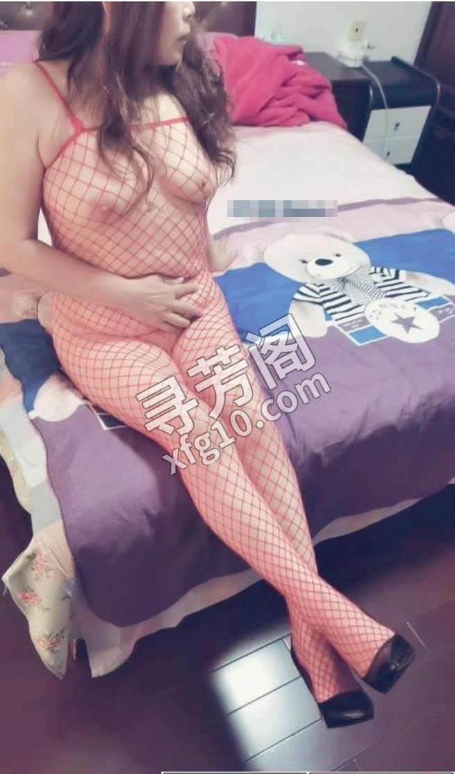 九亭红炮臀熟女蔷薇 地区 松江区 年龄 30岁-40岁 颜值 5分 价格 300 服务 全套特服，后入一绝 2