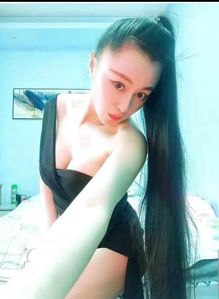 在苏州吴中区，那位熟女正敞开双腿，丰满的 2