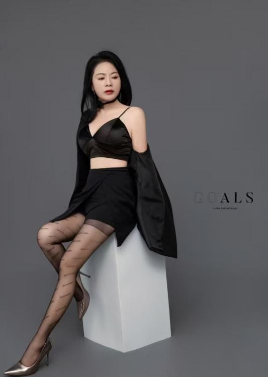 黑丝少妇思思 3
