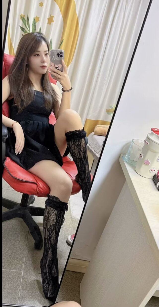 轻熟少妇身材S 4