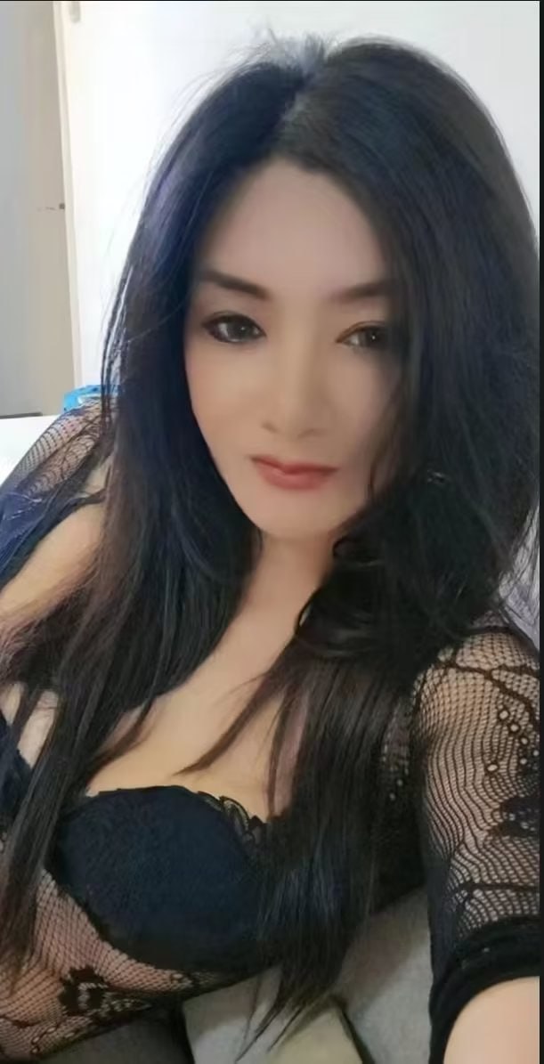 性感黑丝丰臀少妇 2