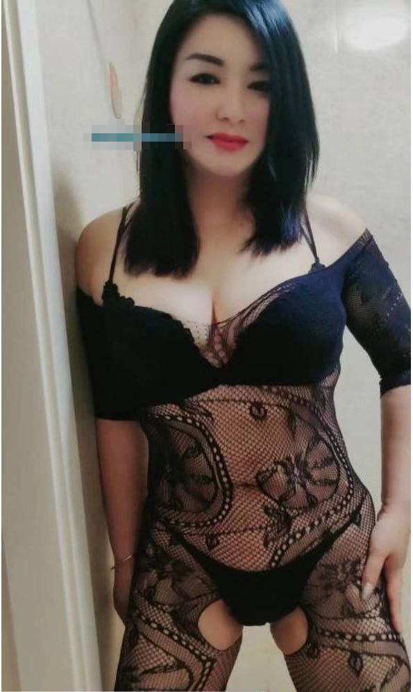 性感黑丝丰臀少妇 2