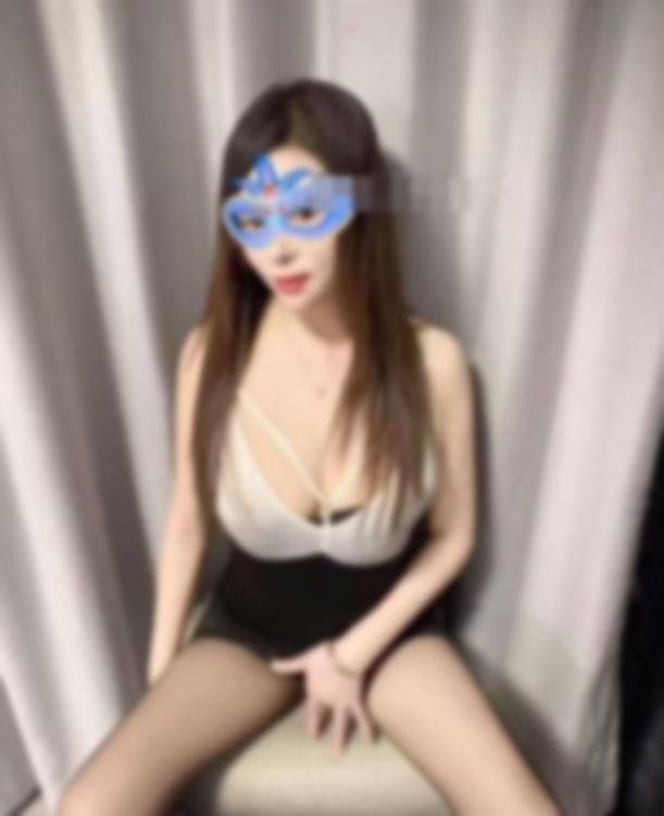 常州双姐妹正赤裸相拥，丰满的乳房紧贴摩擦 2
