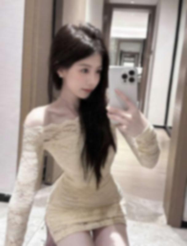 在天津的隐秘公寓里，我穿着紧身制服扭动腰 4