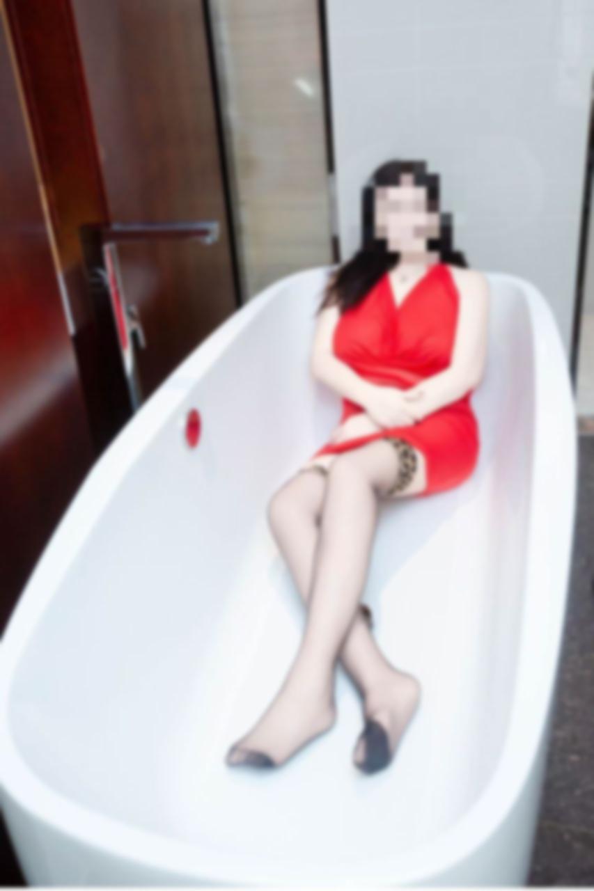 上海虹口区这位42F爆乳熟妇，胸前那对沉 4