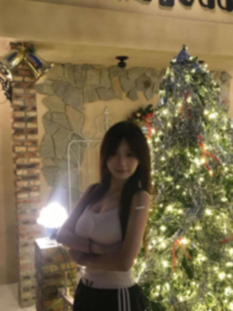 在郑州的隐秘夜晚，这位亲妹妹独自接客，粉 2
