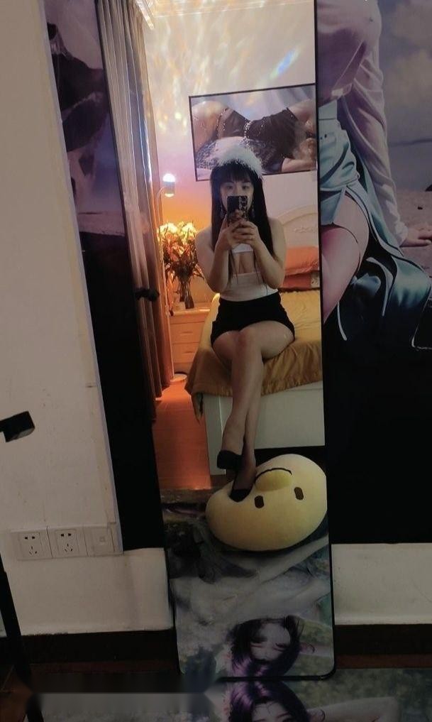 杭州的熟女今晚格外饥渴，她丰满的乳房随着 2