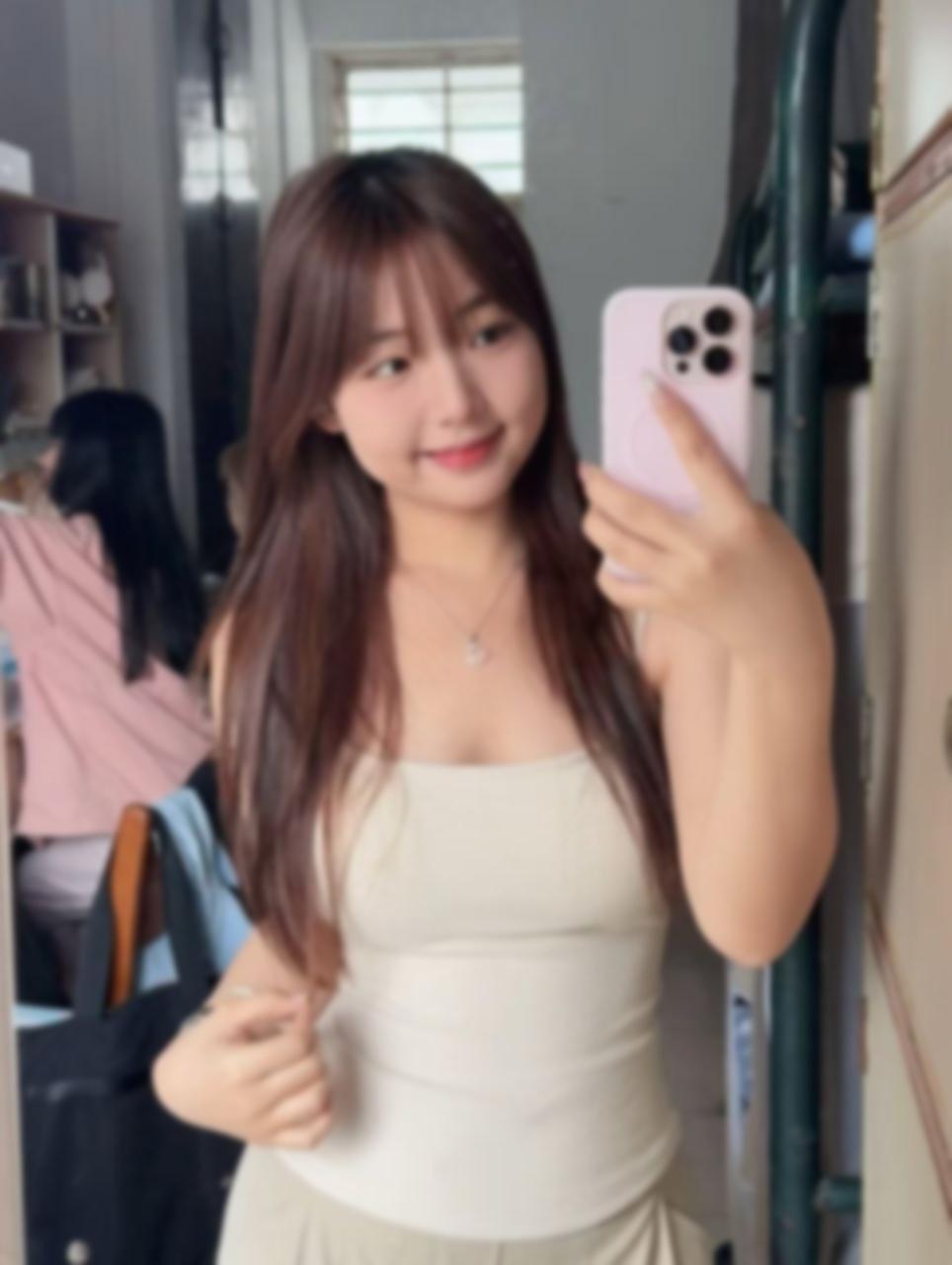 在安康汉滨区的夜晚，一位兼职女孩柔软的身 3