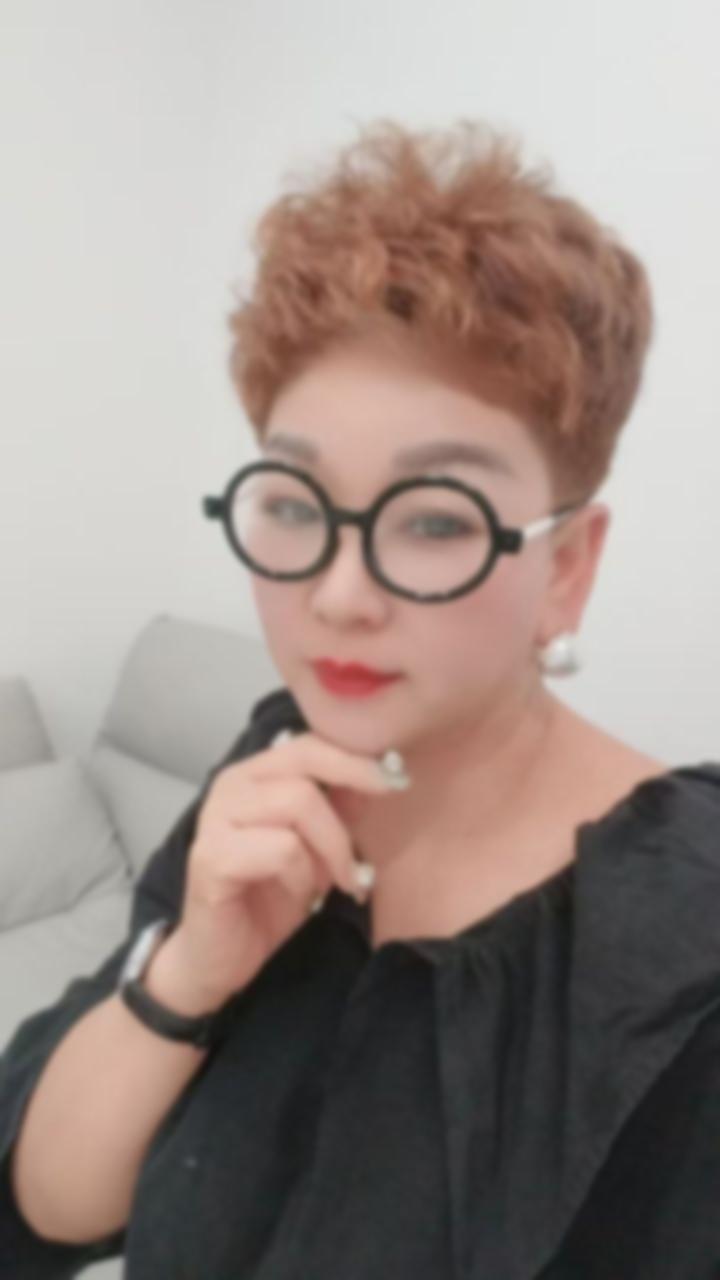 上海虹口有一位38岁风情熟妇，名叫柔柔， 2