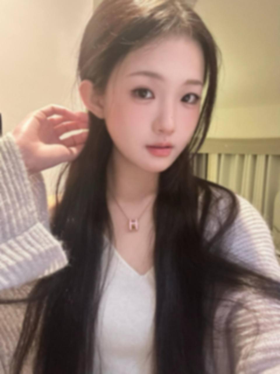 西安雁塔区有位00后清纯小妹，乖得让人心 3