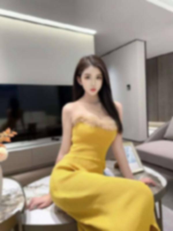 在武汉的隐秘房间里，我穿着紧身制服扭动腰 3
